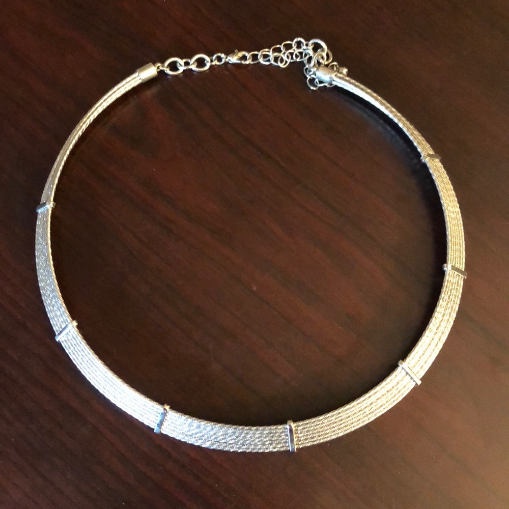 Silver chocker